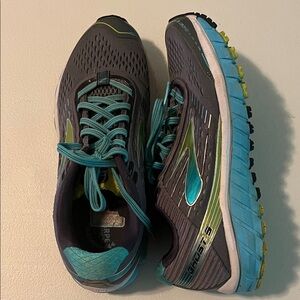 Brooks Women's Gray and Teal Athletic Shoes